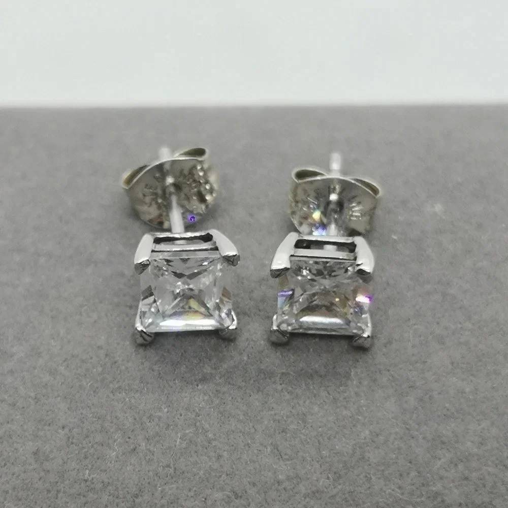 925  studs
